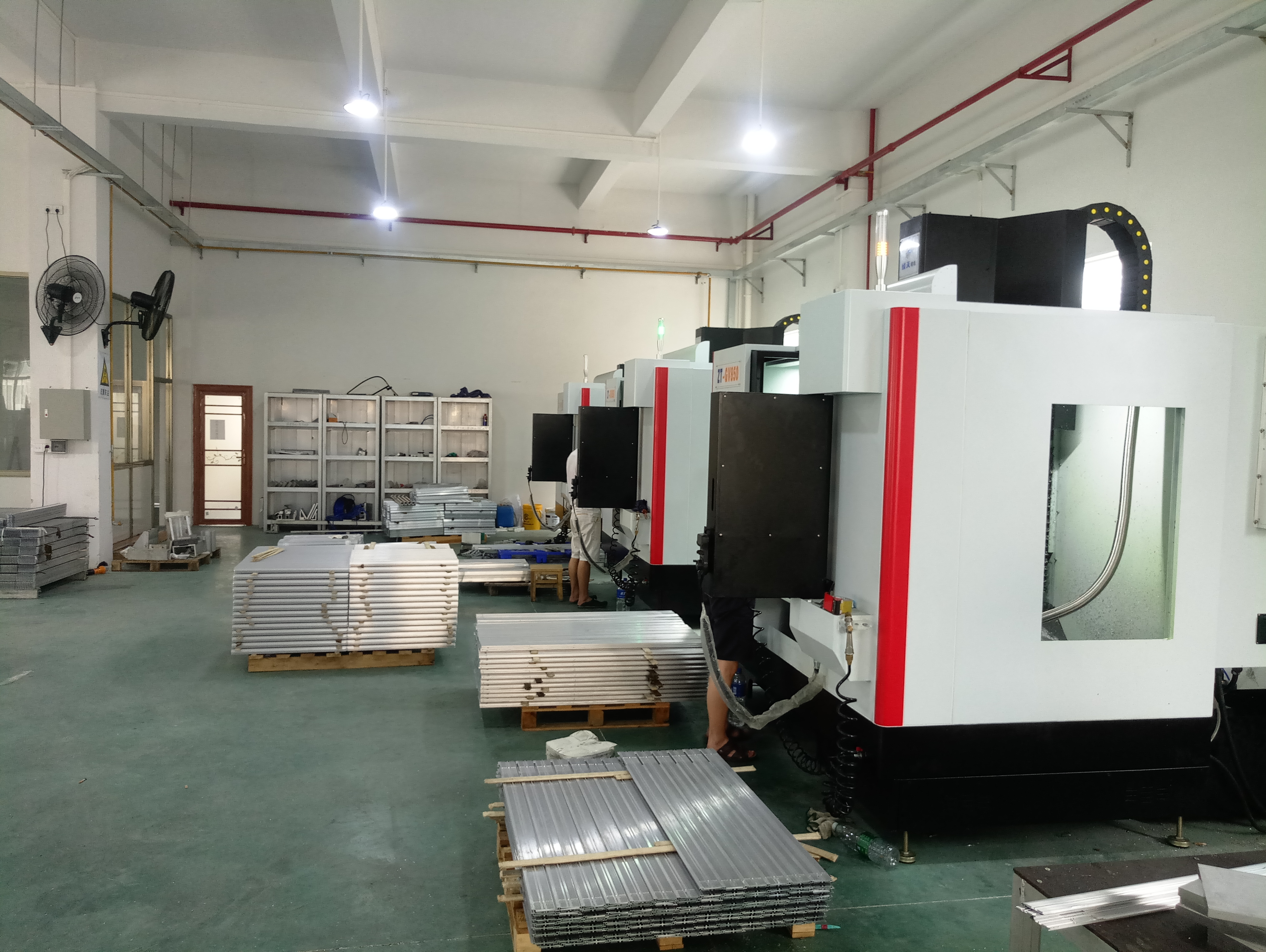 铝合金型材深加工车间 铝合金型材深加工车间